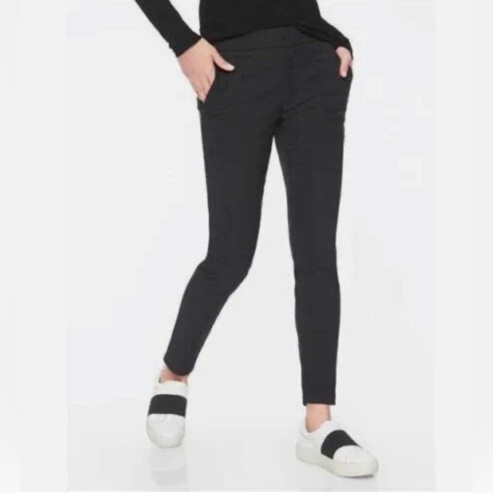 Holiday Sale! 🎁 
Athleta wander stash skinny pant in black